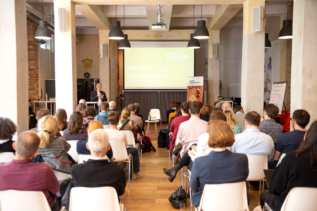 Lukas Wank welcomed the staff from the member organizations. 