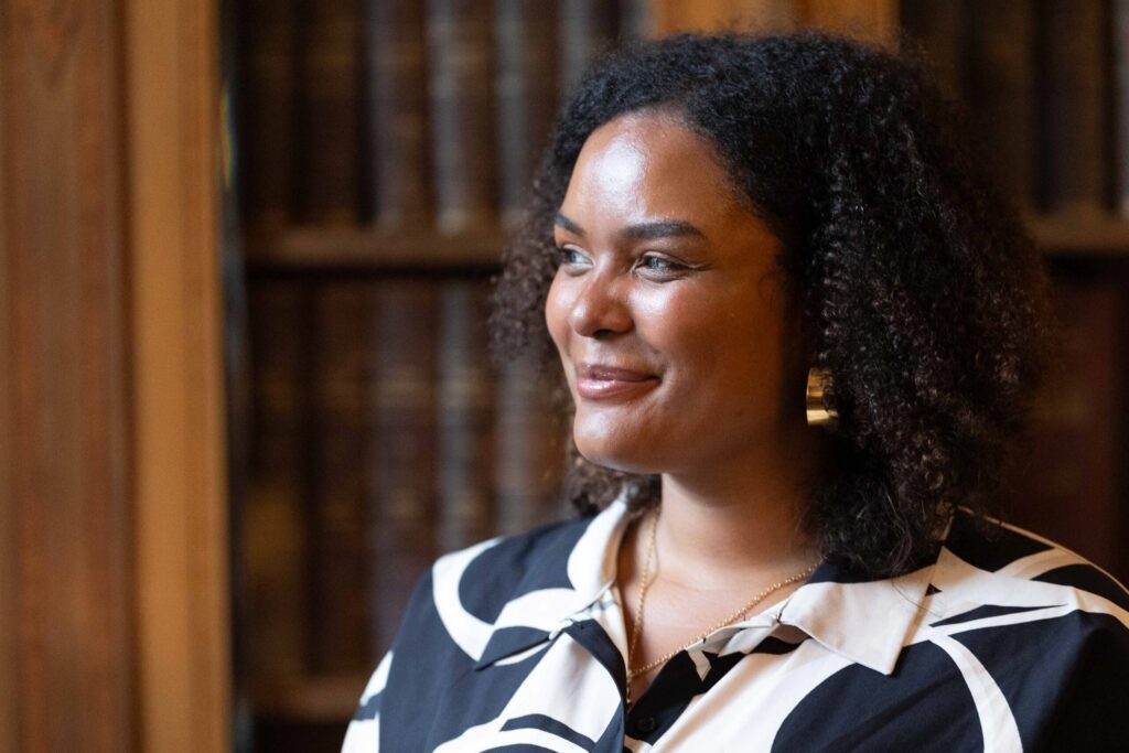 Portrait von Autorin Miriam Mukalazi