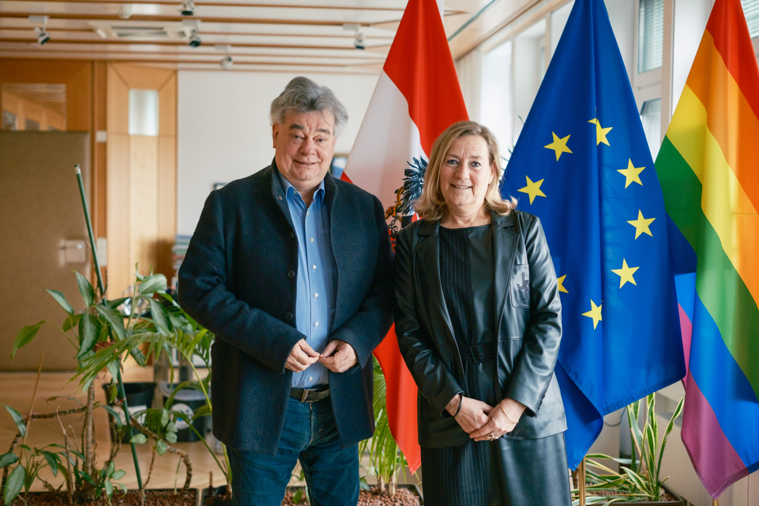 Foto von Vizekanzler Werner Kogler & Annelies Vilim, Sonderbeauftragte für Humanitäre Hilfe