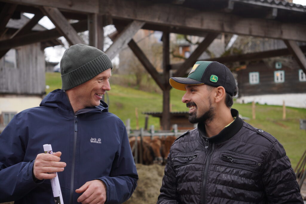 Zwei Männer aus einem Klimaprojekt